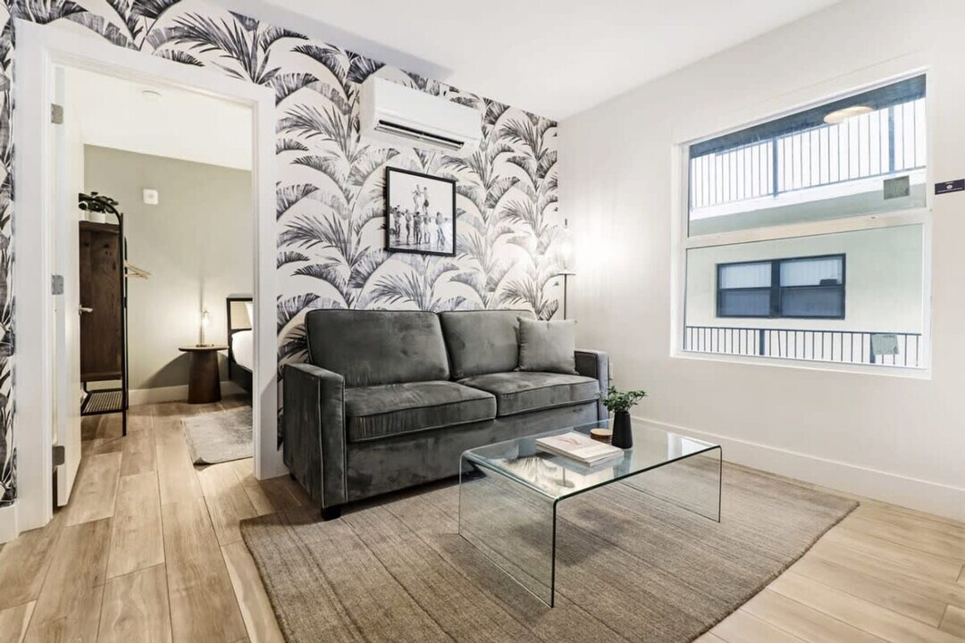 4025 Indian Creek Dr in Miami Beach, FL - Building Photo