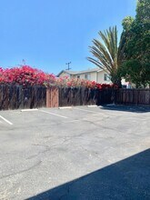 6736 Del Playa Dr in Isla Vista, CA - Building Photo - Building Photo