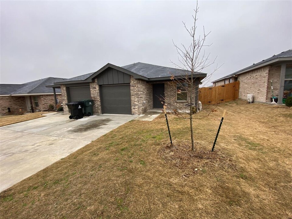 2320 B Duntov Dr in Temple, TX - Foto de edificio