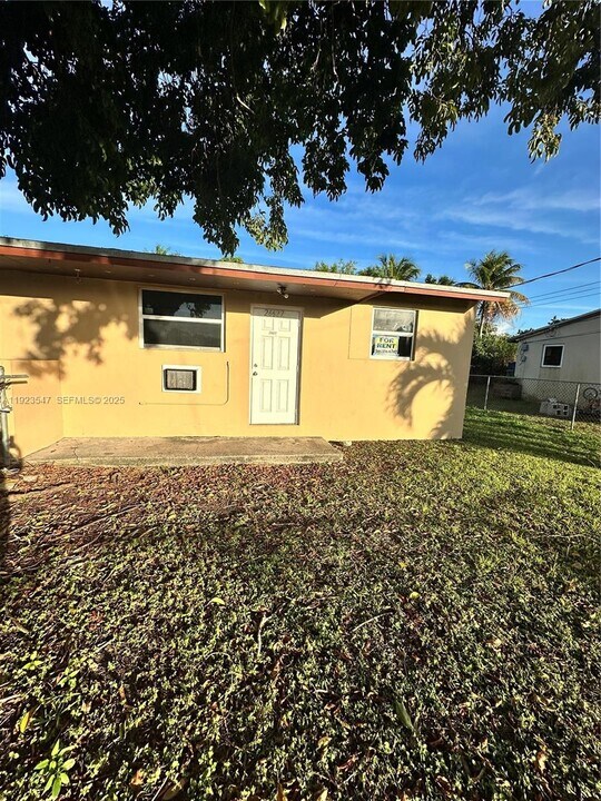26627 SW 139th Ave in Naranja, FL - Foto de edificio