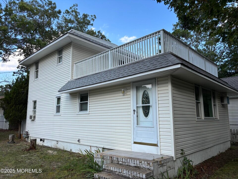 887 Arlington Ave in Forked River, NJ - Building Photo