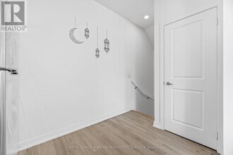 3062 Sixth Line in Oakville, ON - Building Photo - Building Photo