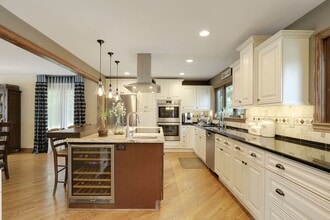 11400 Burr Oak Ln in Burr Ridge, IL - Building Photo - Building Photo