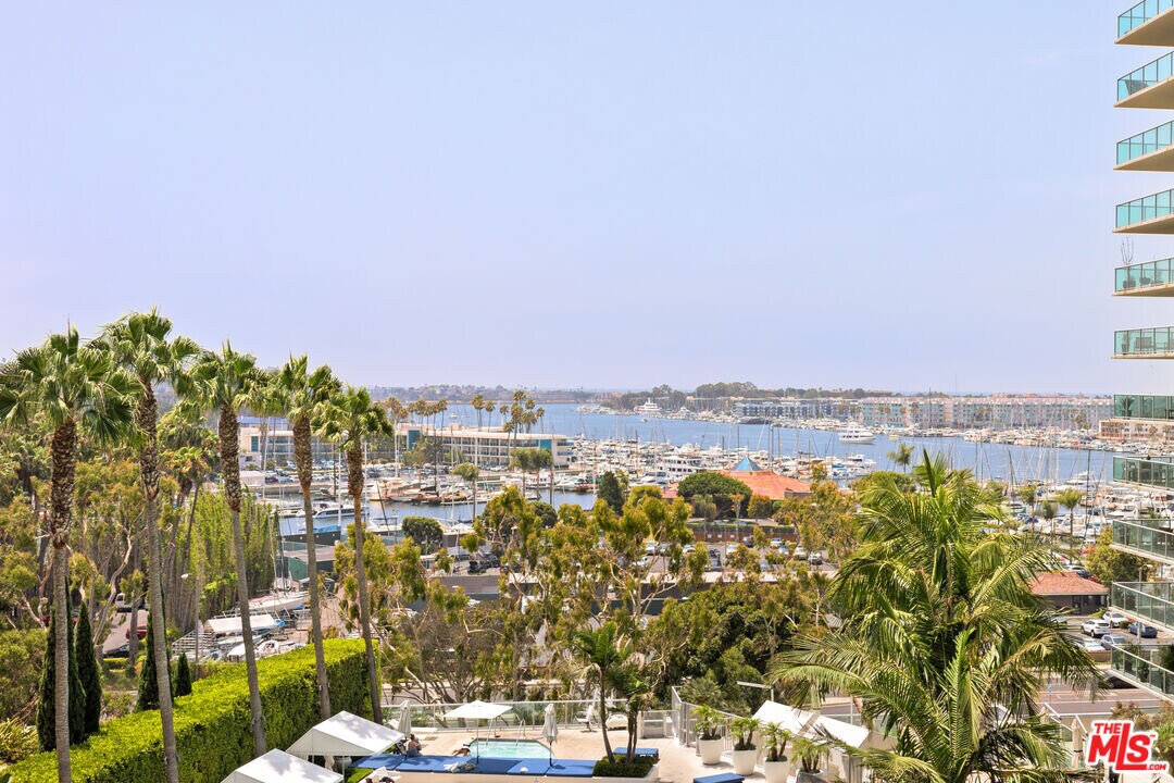13650 Marina Pointe Dr in Marina Del Rey, CA - Building Photo