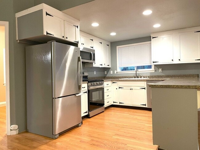 13556 Lee Ln in Nevada City, CA - Building Photo - Building Photo
