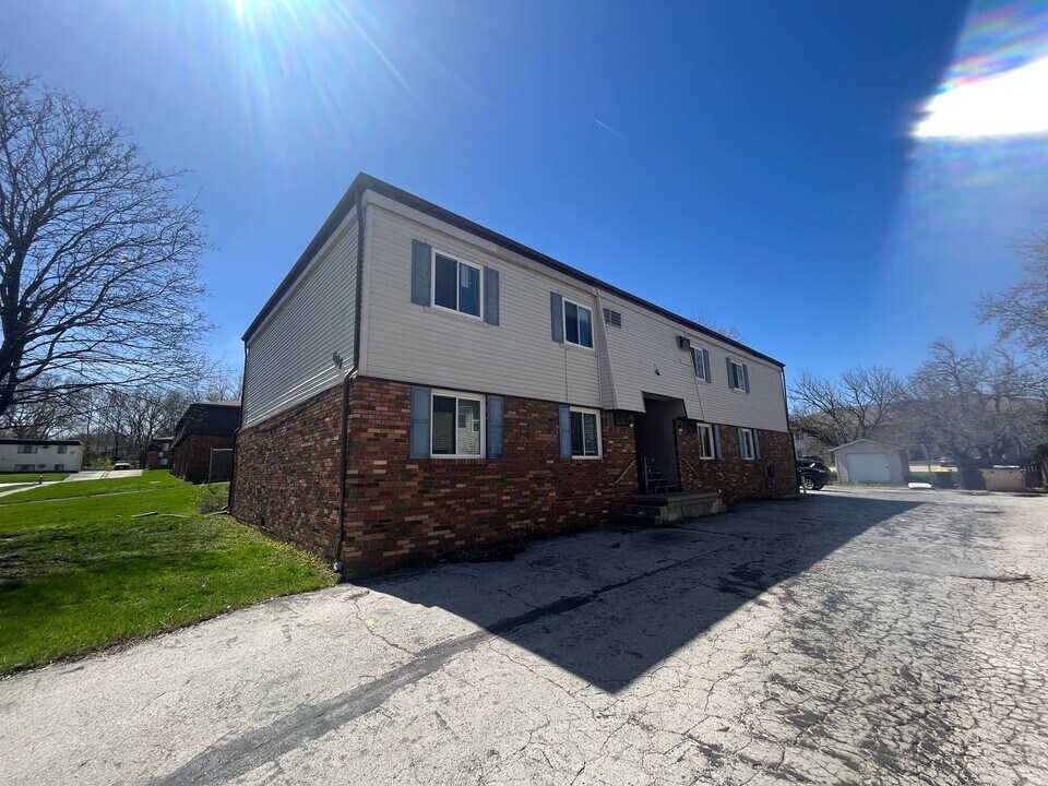 607 Hillview Dr in Normal, IL - Building Photo