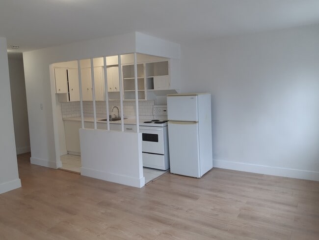 Hillsdale Manor in Toronto, ON - Building Photo - Building Photo