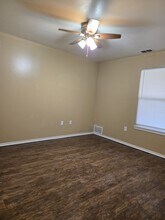 612 N Englewood Ave in Lubbock, TX - Foto de edificio - Building Photo