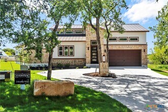 305 Fire Dance in Horseshoe Bay, TX - Foto de edificio - Building Photo