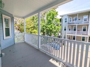 8 Lowell Cir, Unit 2 in Somerville, MA - Building Photo - Building Photo