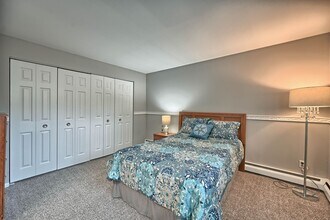 Hickory Hills Apartments in Feasterville-Trevose, PA - Foto de edificio - Building Photo