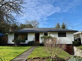 2021 Taft Ave in Bremerton, WA - Building Photo