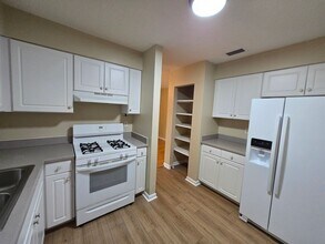 4402 NW 30th Ter in Gainesville, FL - Building Photo - Building Photo