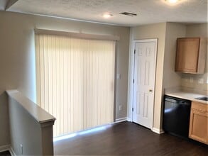 930 W Jameson Ct in Trenton, OH - Foto de edificio - Building Photo