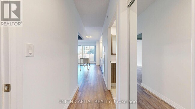 75 Canterbury Pl in Toronto, ON - Building Photo - Building Photo