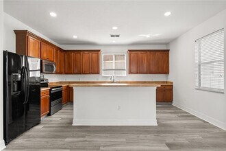 1073 Berkeley Dr in Kissimmee, FL - Building Photo - Building Photo