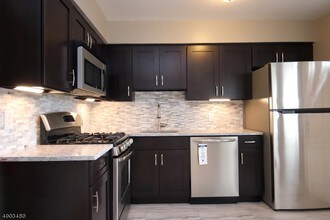 32 Hancock Ct in Flemington, NJ - Building Photo - Building Photo