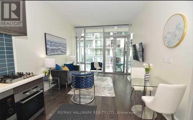 39 Queens Quay E in Toronto, ON - Building Photo - Building Photo