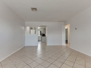 7123 NW 16th St in Bethany, OK - Foto de edificio - Building Photo