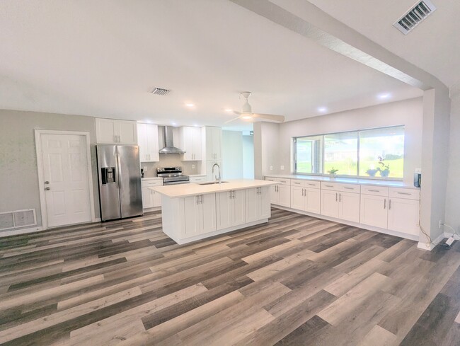 1009 Kings Ct in Venice, FL - Building Photo - Building Photo