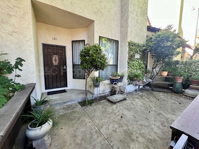 2890 Huntington Blvd in Fresno, CA - Building Photo - Building Photo