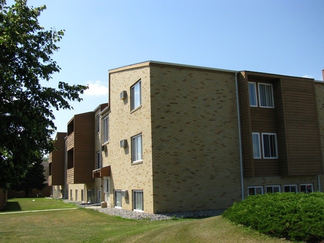 Auburn Apartments in Wahpeton, ND - Building Photo - Building Photo