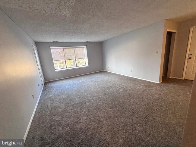 4810B Aberdeen Dr in Mount Laurel, NJ - Building Photo - Building Photo