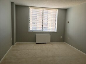 3705 S George Mason Dr, Unit Skyline in Falls Church, VA - Foto de edificio - Building Photo