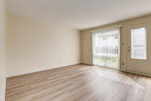 South Ridge Townhomes in Edmonton, AB - Building Photo