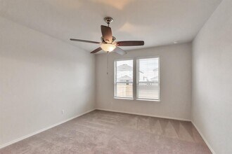 137 Onna St in Taylor, TX - Building Photo - Building Photo