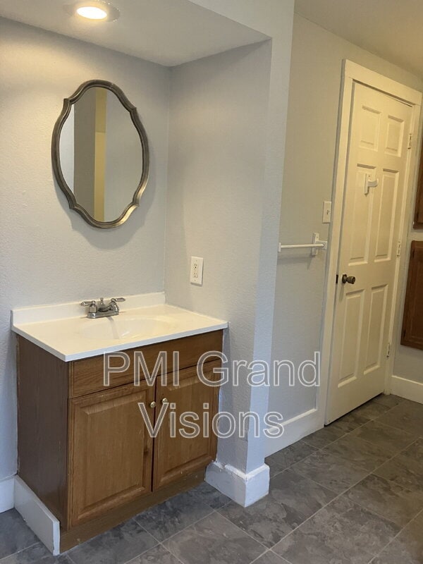 property at 1035 W Main St