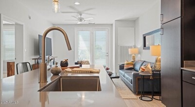 6025 W Thomas Rd in Phoenix, AZ - Building Photo - Building Photo