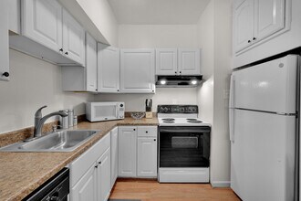 506 M St NW, Unit 2 in Washington, DC - Foto de edificio - Building Photo