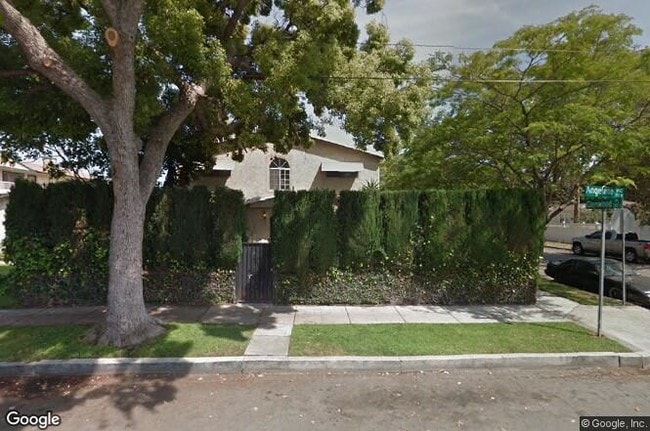 928 W Angeleno Ave in Burbank, CA - Foto de edificio - Building Photo