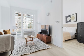 150 Lawrence St in Brooklyn, NY - Foto de edificio - Building Photo