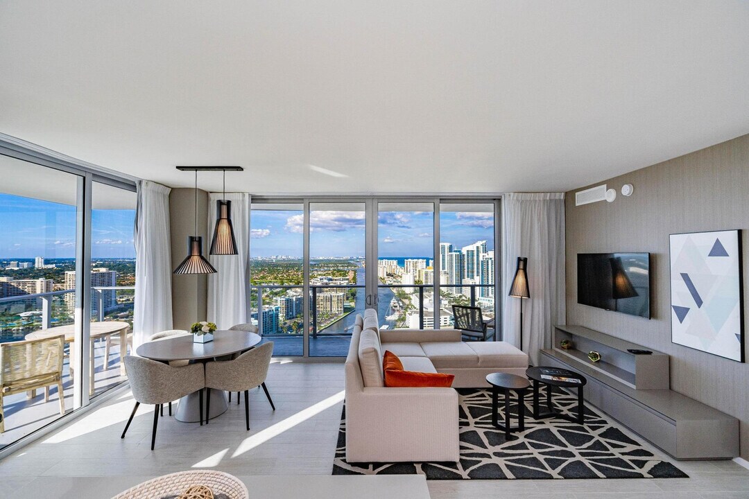 4010 S Ocean Dr in Hollywood, FL - Building Photo