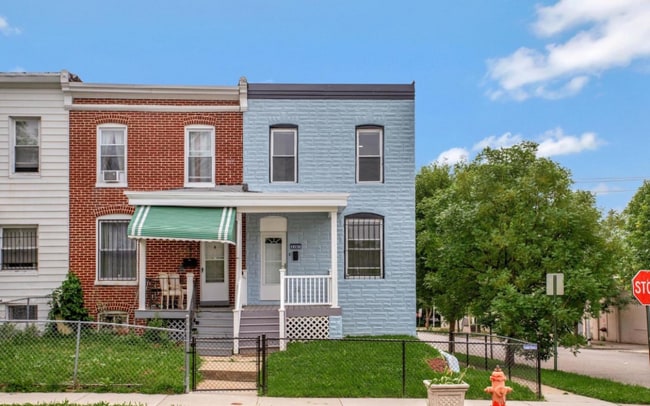 property at 2201 N Pulaski St
