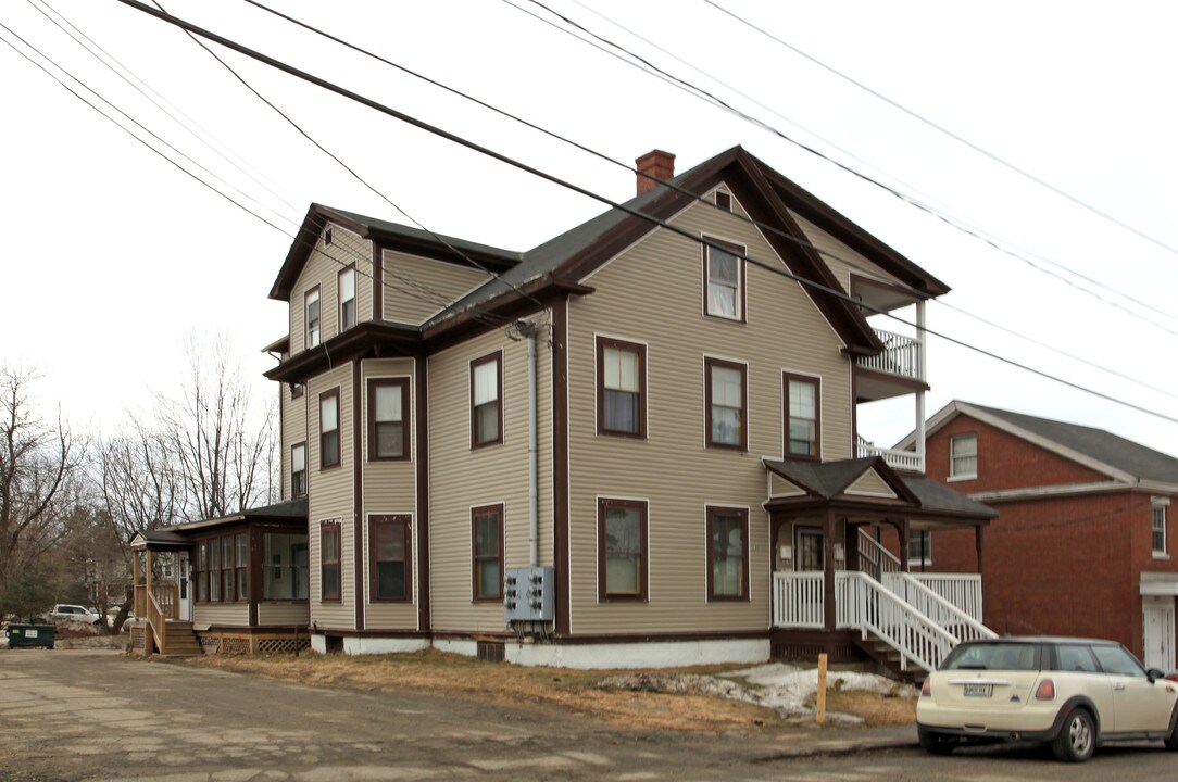 20 Spruce St in Augusta, ME - Building Photo