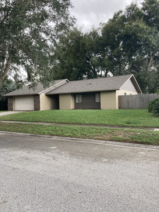 8330 Gandy Way in Orlando, FL - Foto de edificio