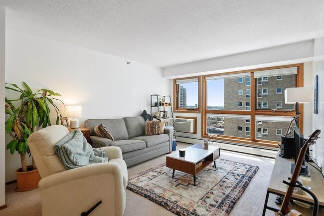 property at 433 S 7th St