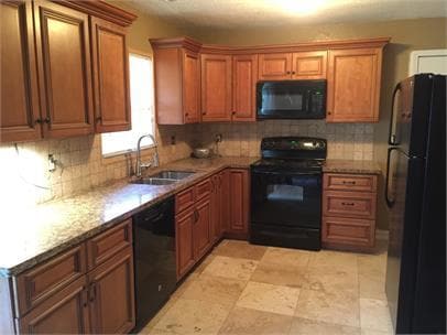 8325 Elm Ave in Raytown, MO - Building Photo - Building Photo