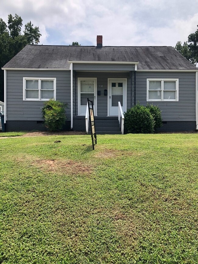 property at 118 E Edgewood Dr