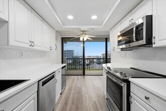 400 Island Way, Unit 312 in Clearwater, FL - Building Photo - Building Photo