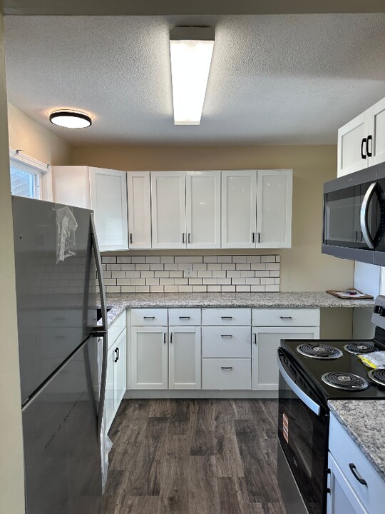 2131 Quail Creek Dr in Lawrence, KS - Building Photo