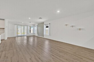 9736 Newcastle Spgs Ave in Las Vegas, NV - Building Photo - Building Photo