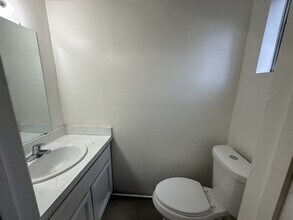 116 Hughes Ave in Bakersfield, CA - Building Photo - Building Photo