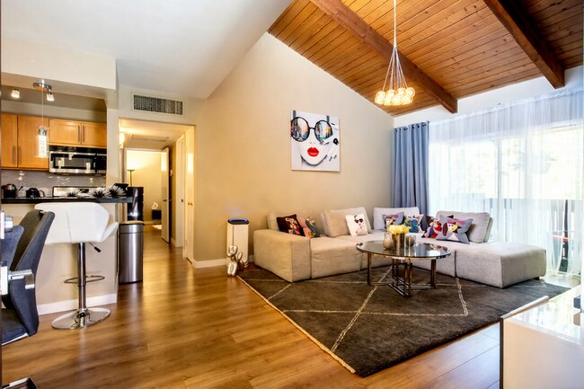 18350 Hatteras St, Unit 208 in Tarzana, CA - Building Photo - Building Photo