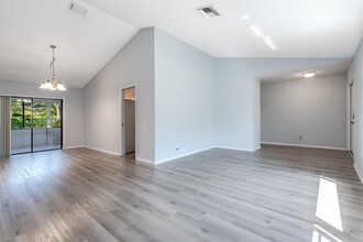 12805 Newton Pl in Wellington, FL - Foto de edificio - Building Photo