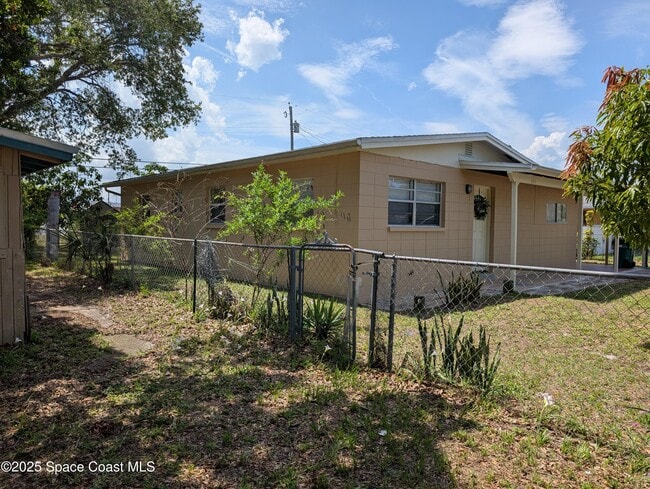 4100 Edwards St in Melbourne, FL - Building Photo - Building Photo