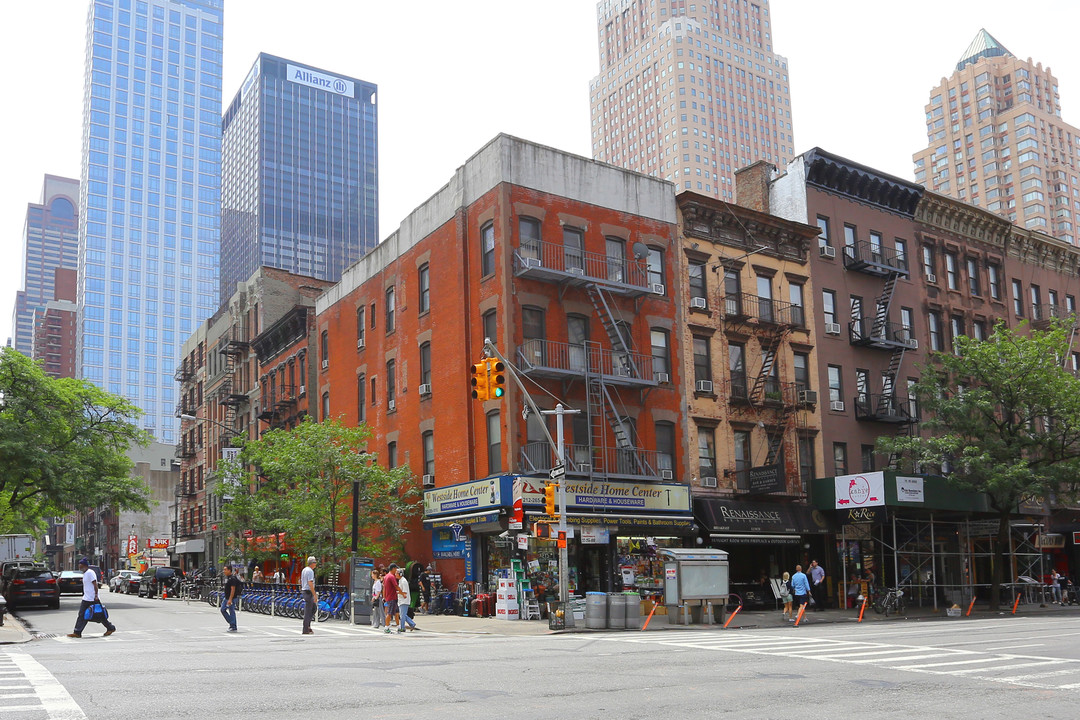 778 9th Ave in New York, NY - Foto de edificio